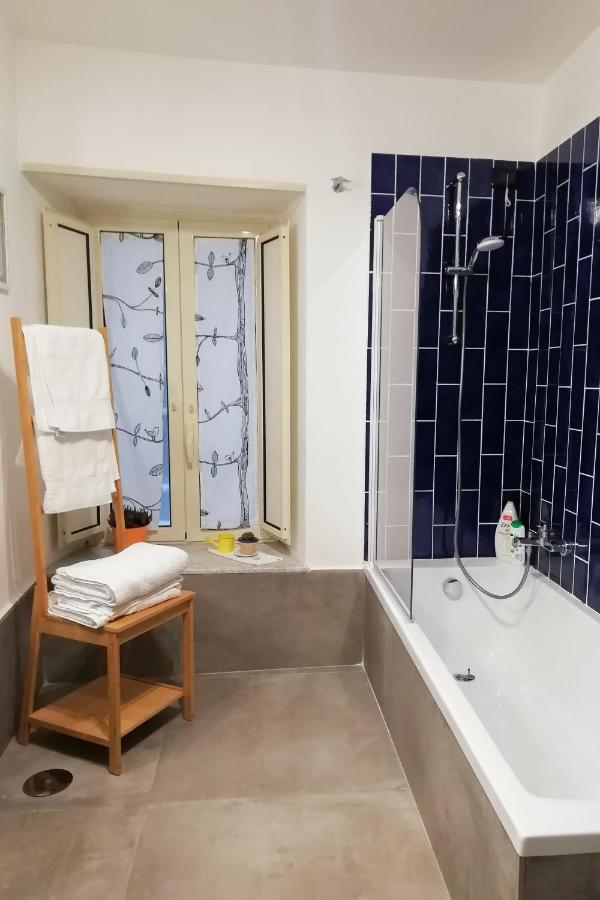 La Casa Del Nespolo, 2 Terrazzi E 2 Bagni In Centro Leilighet Napoli Eksteriør bilde